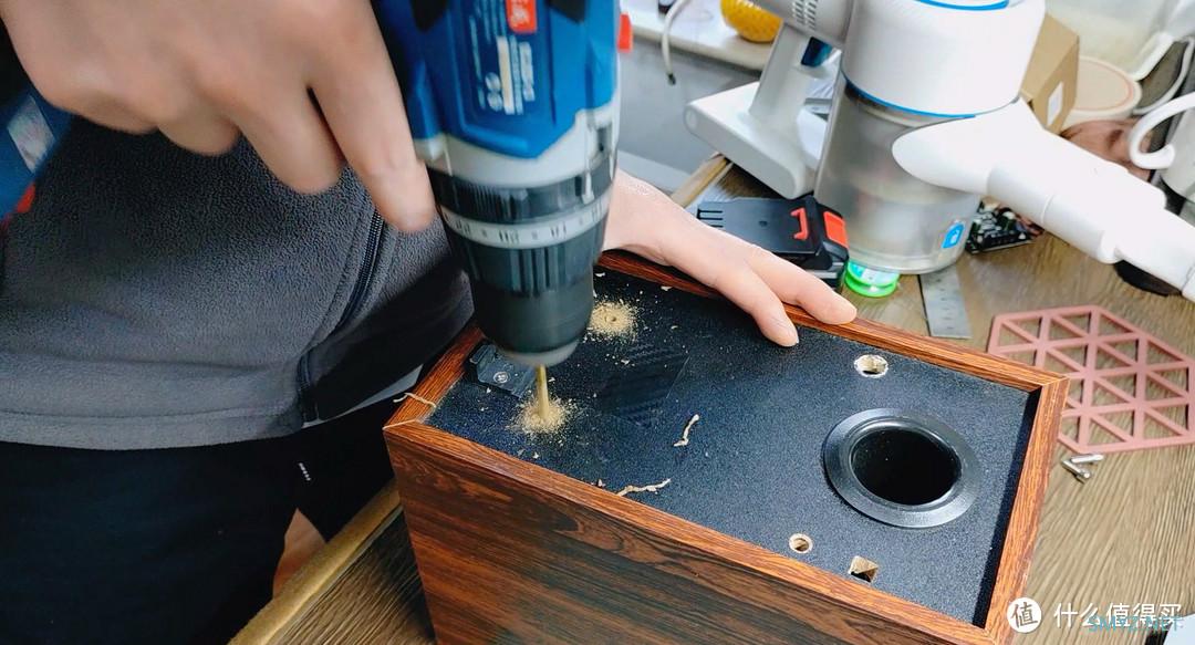 DIY 篇七十七：十几年前的旧音响改造成便携蓝牙音响，东成20V电池加成，堪称小巨炮