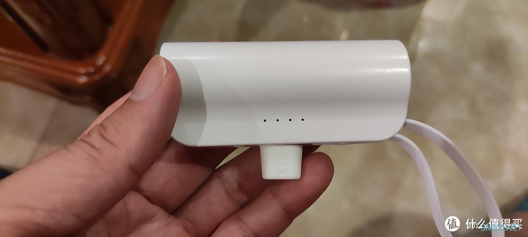 小巧胶囊充电宝，假期出游必备用品