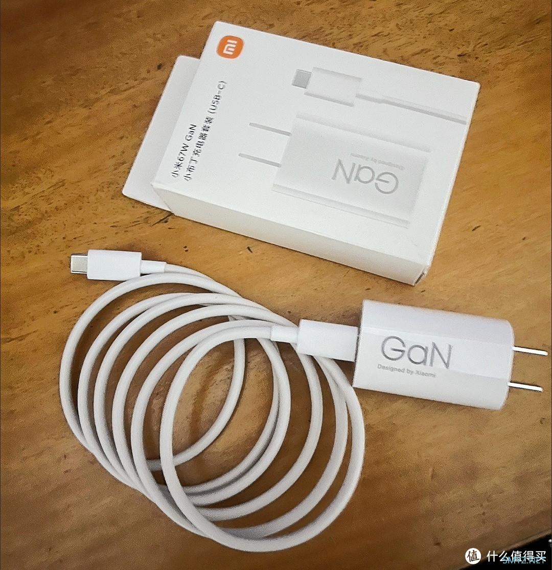 小米67W GaN小布丁充电器套装：小巧身形，大功率快充